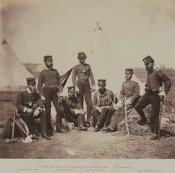 Offiziere des 90. (Perthshire Volunteers) (Leichtinfanterie) Regiments zu Fuß, aus einem Album von 52 Fotografien im Zusammenhang mit dem Krimkrieg
